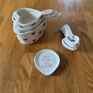 Heart Pattern Measuring Cups and Spoons Set